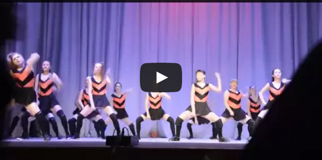 Сурагч охидын эротик бүжиг олон нийтийг шоконд оруулав VIDEO